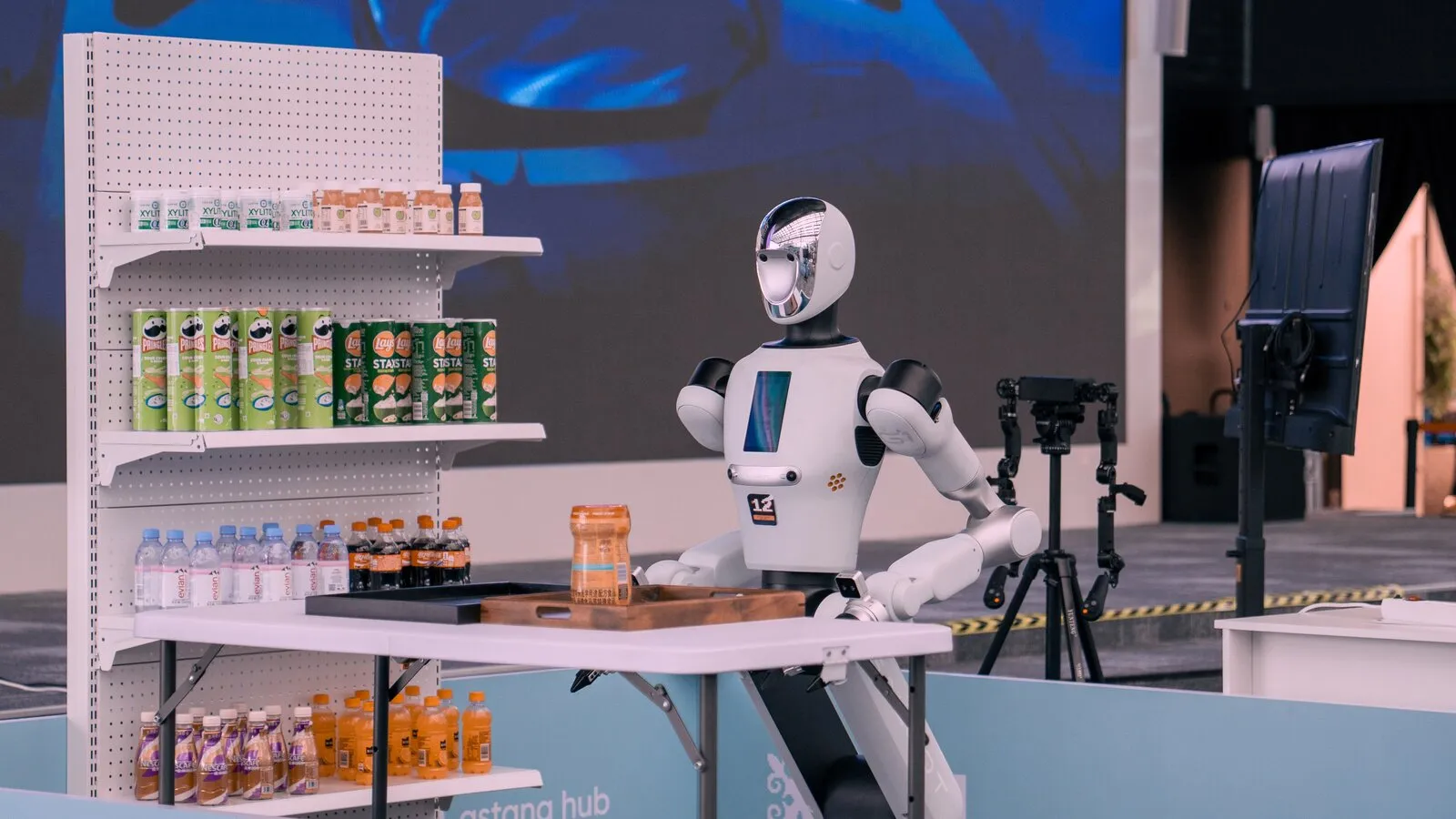 Robô humanoide numa demonstração de tecnologia
